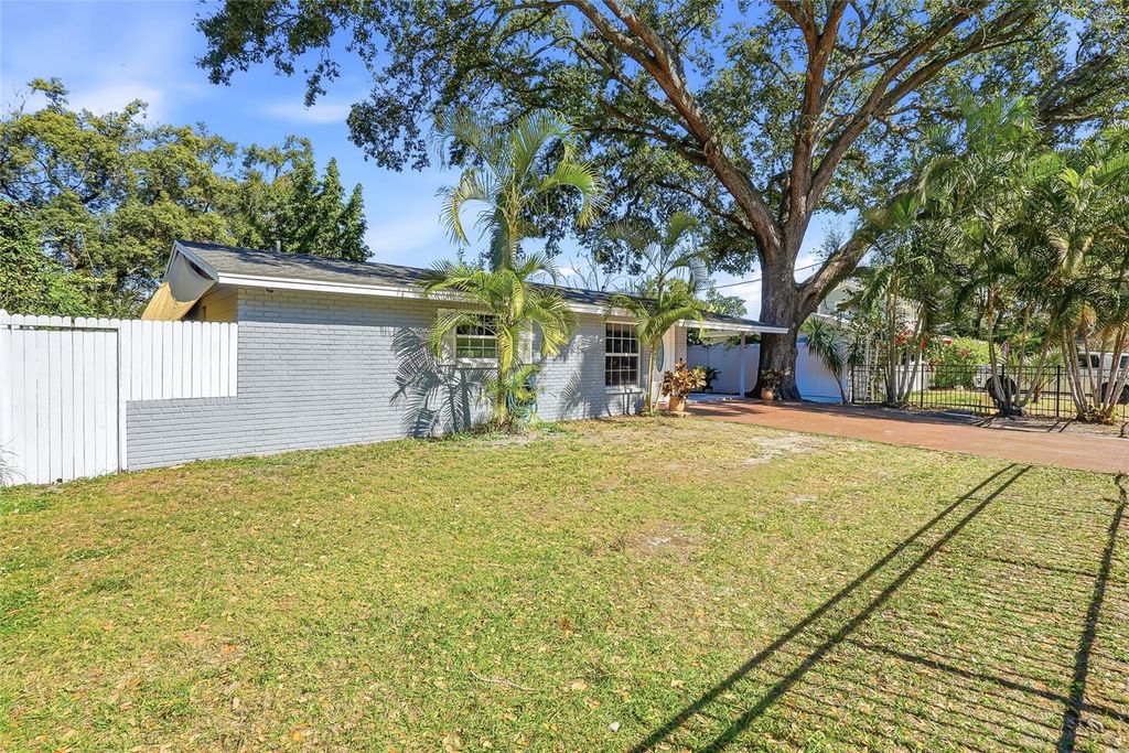 Photo of 113 W North Street, Tampa, FL 33604 (MLS # TB8471358)