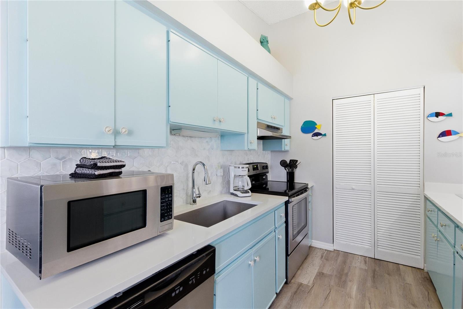 SARASOTA BEACH - Residential Income