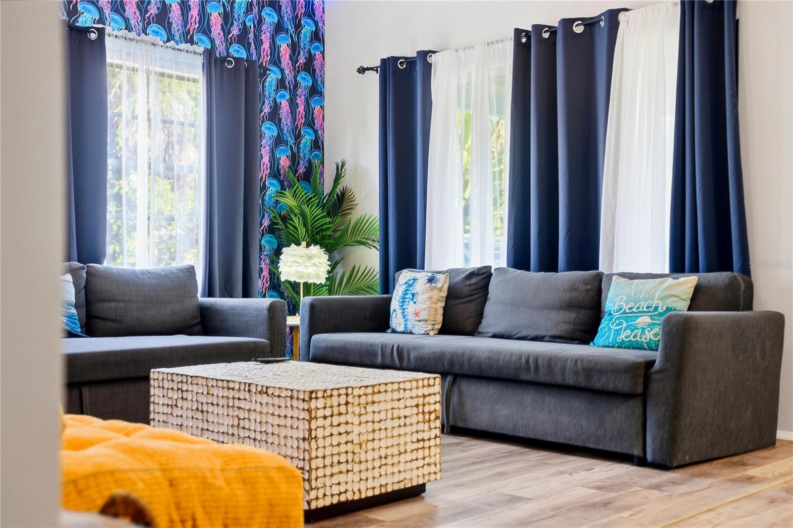 SARASOTA BEACH - Residential Income