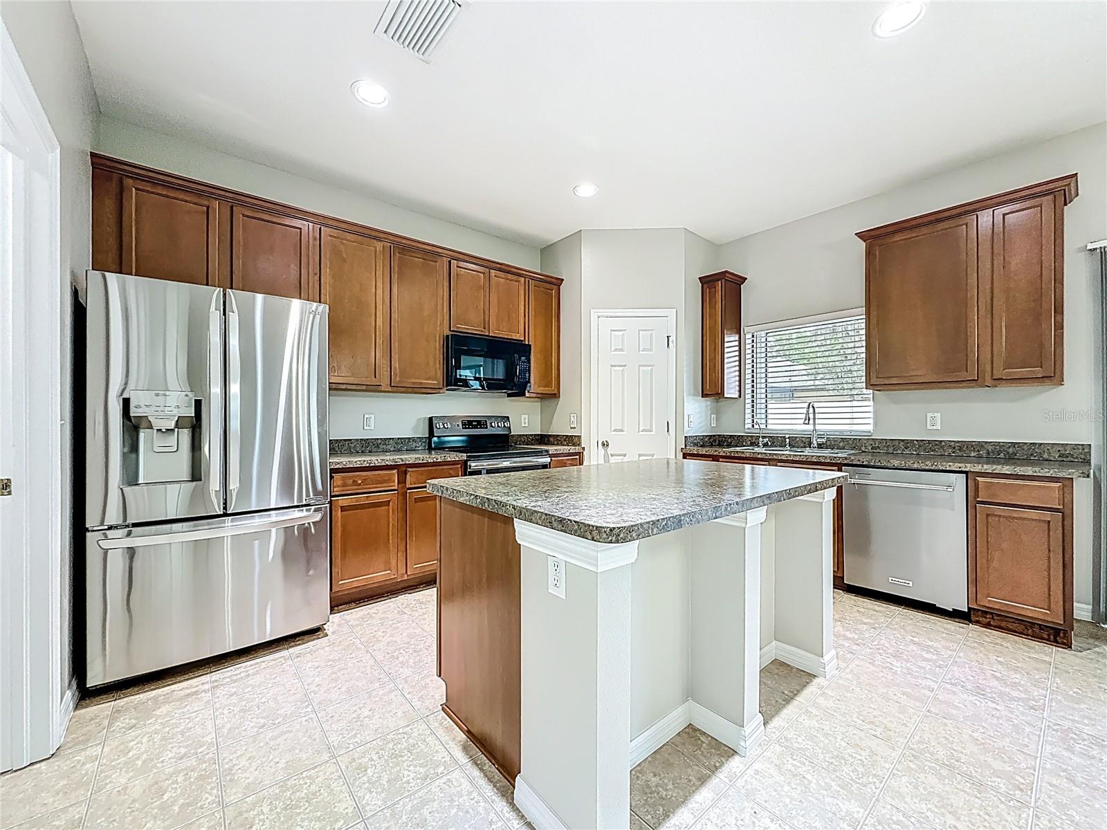 OAK LANDING - Residential