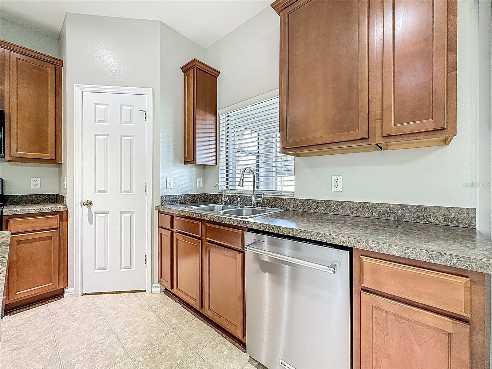 OAK LANDING - Residential