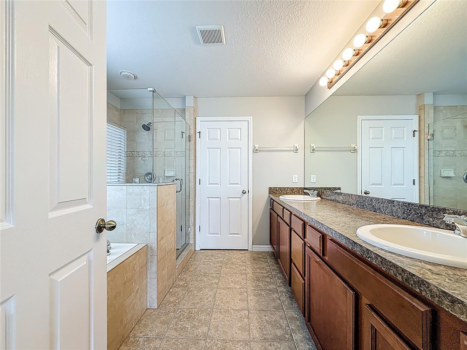 OAK LANDING - Residential