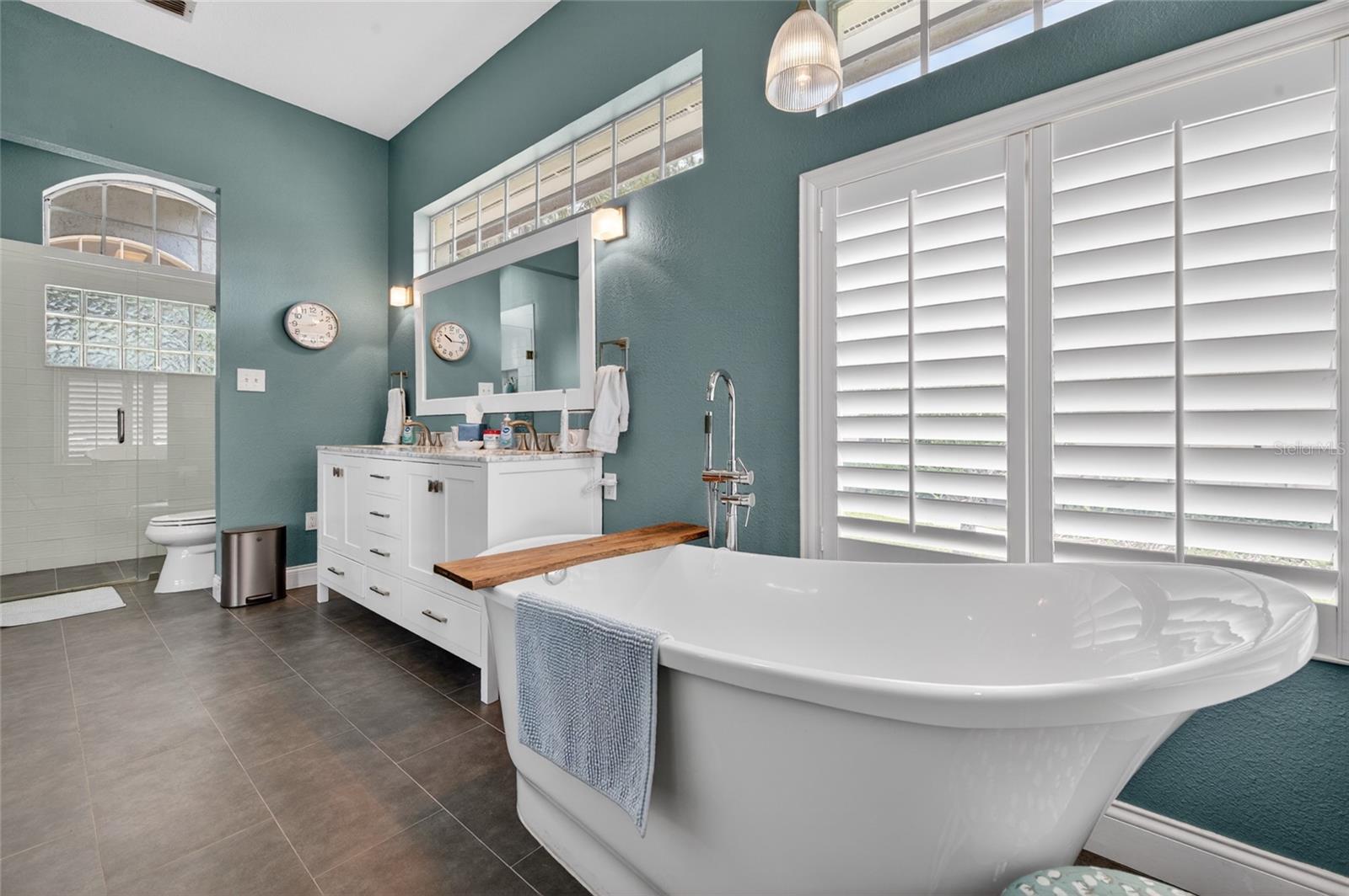 ESTATE HOMES AT BRADFORD COVE - Residential
