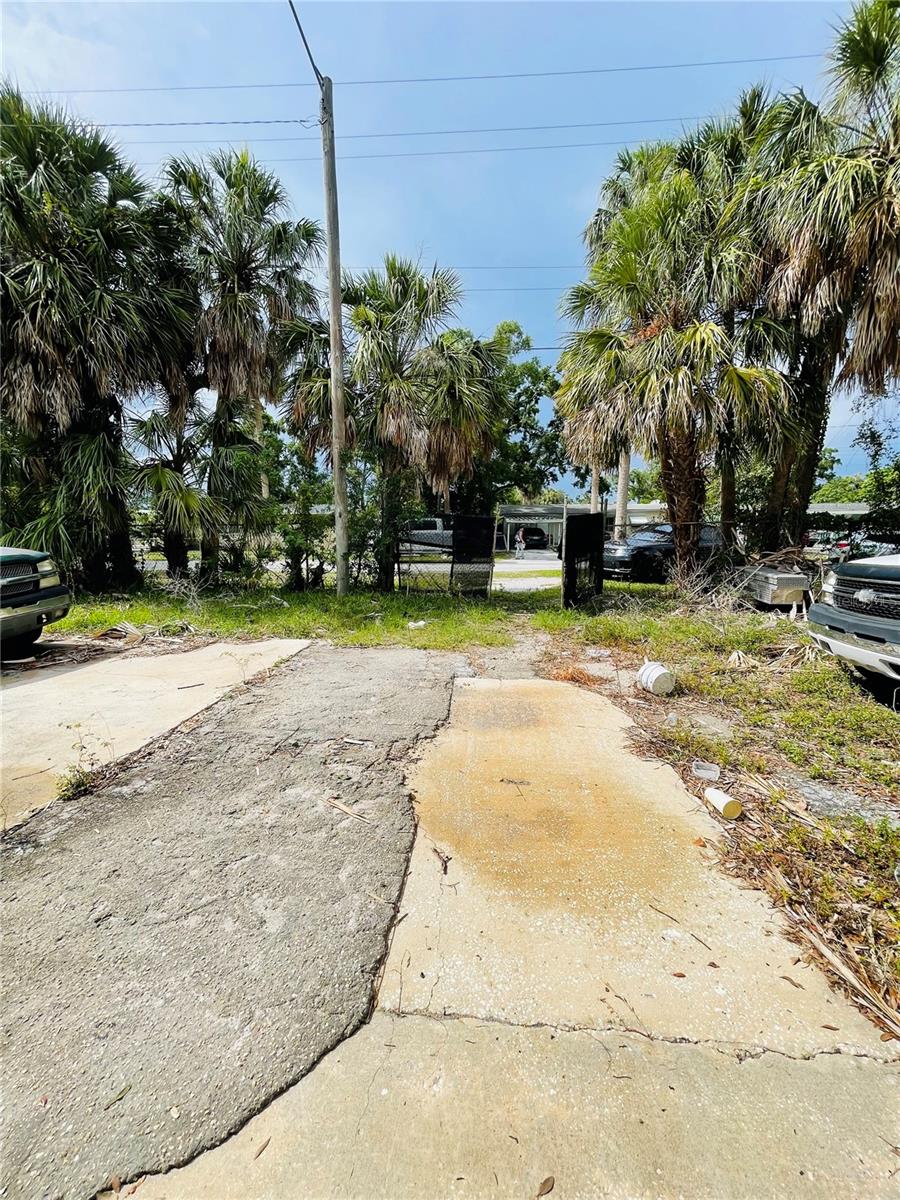 DREW PARK RE OF - Commercial Lease