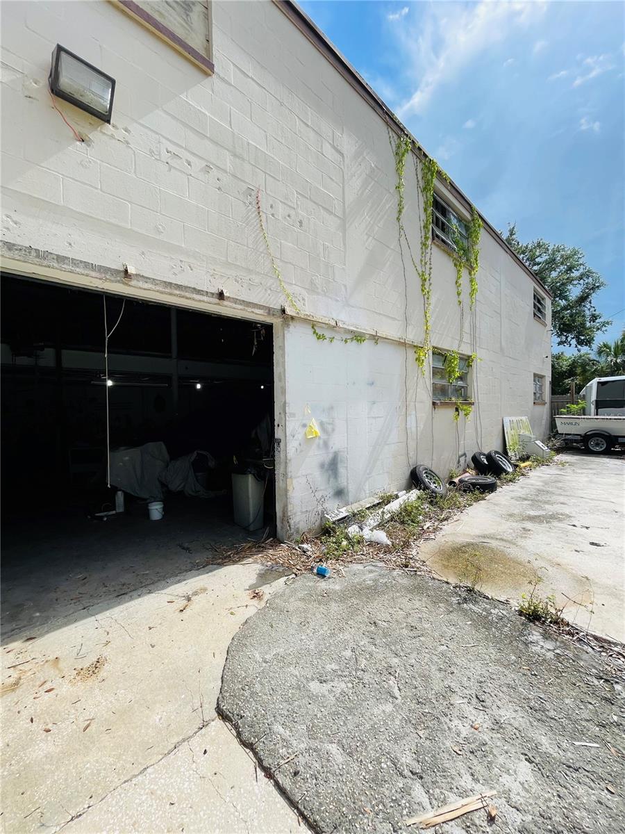DREW PARK RE OF - Commercial Lease