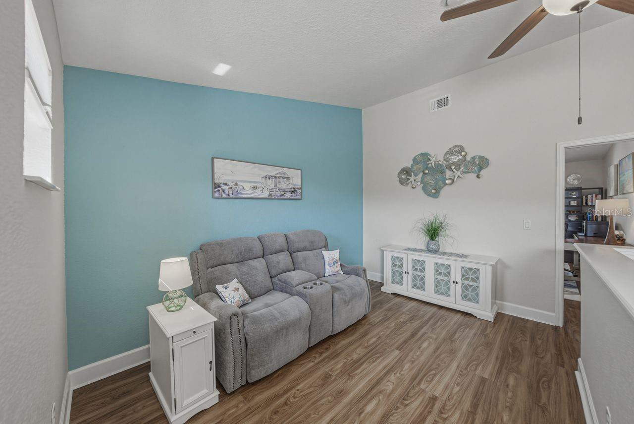 HERITAGE OAKS TOWNHOMES - Residential