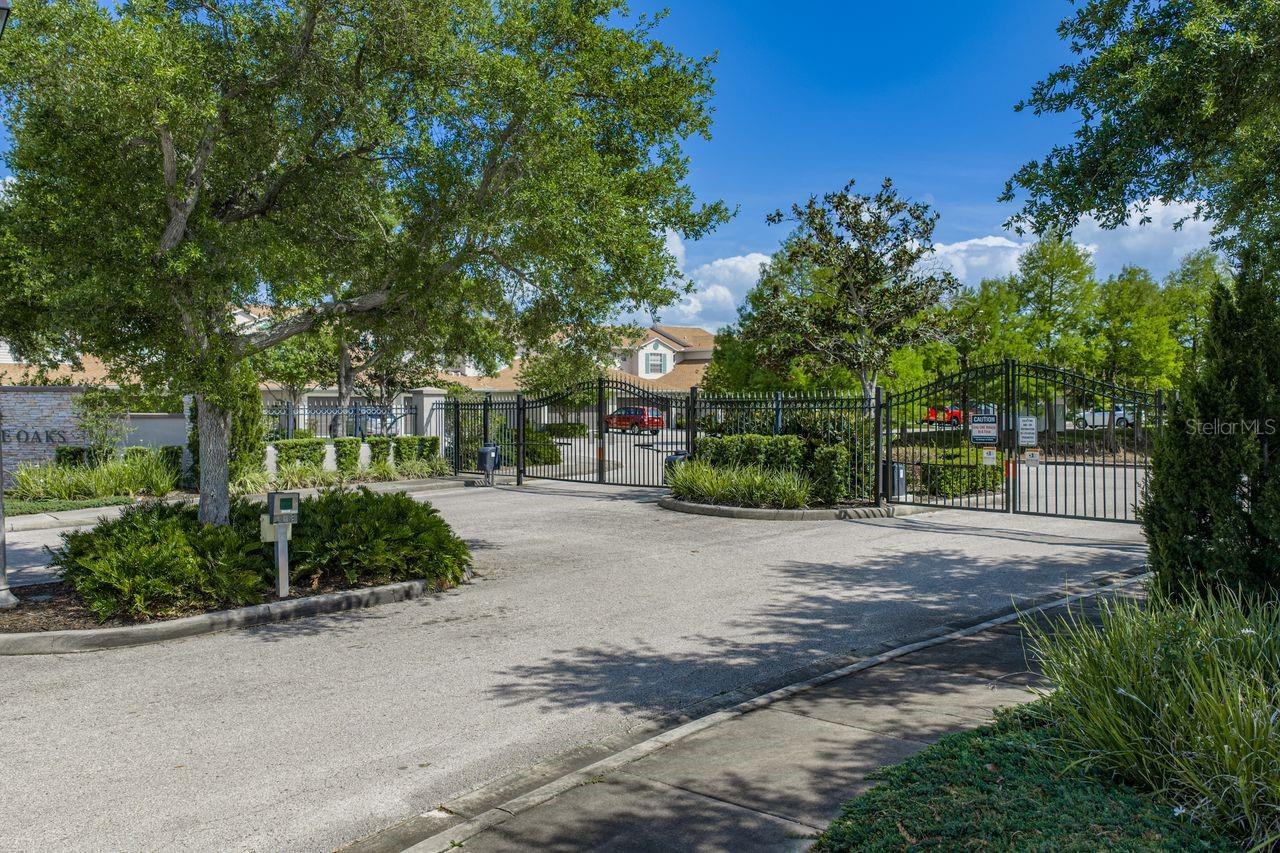 HERITAGE OAKS TOWNHOMES - Residential