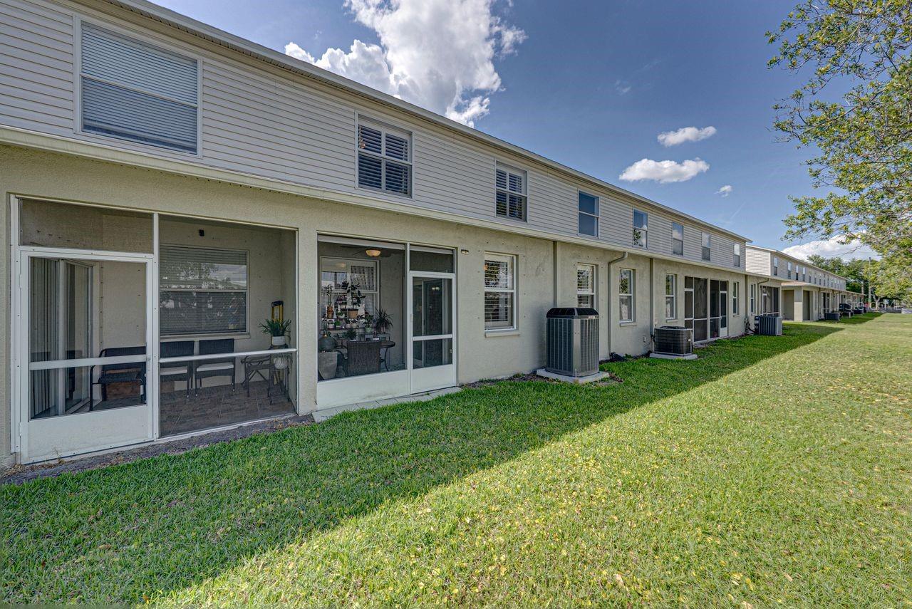 HERITAGE OAKS TOWNHOMES - Residential