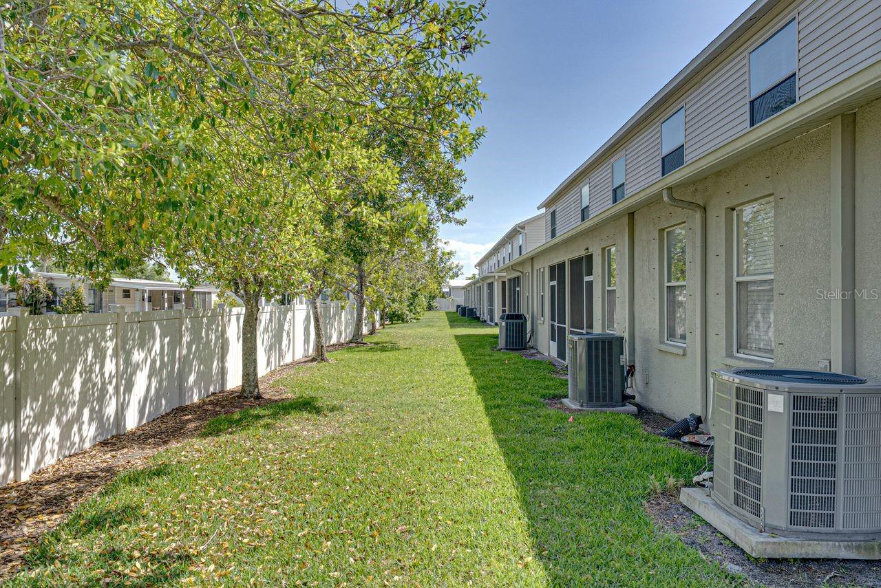 HERITAGE OAKS TOWNHOMES - Residential