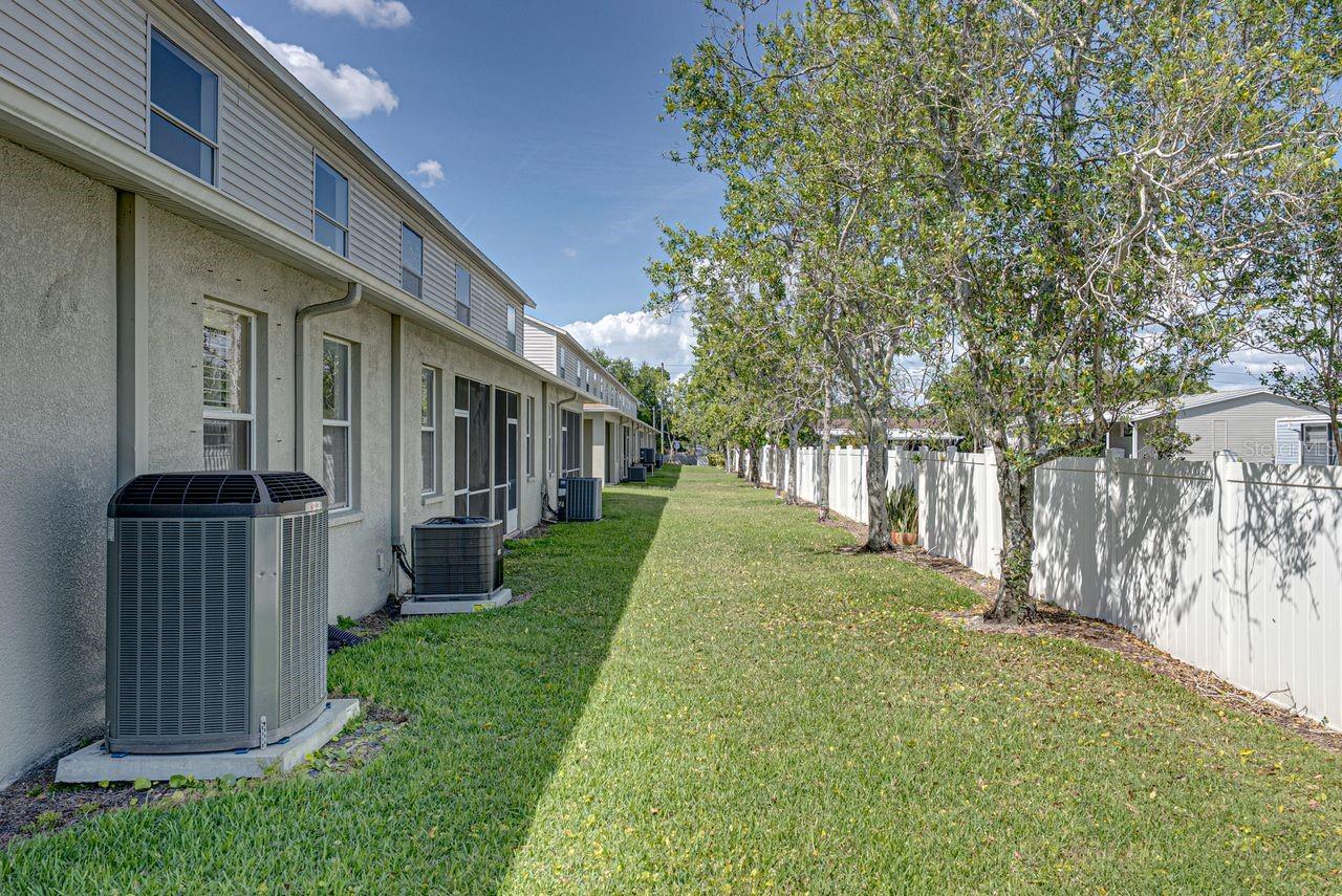 HERITAGE OAKS TOWNHOMES - Residential