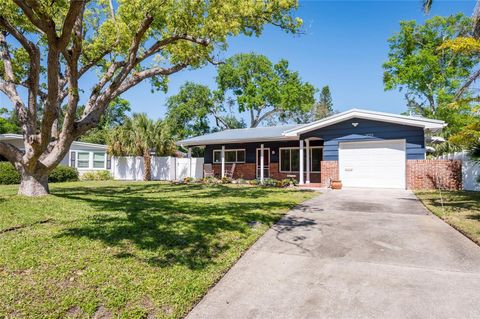 Photo of 2019 Inner Circle S, St Petersburg, FL 33712 (MLS # TB8367303)