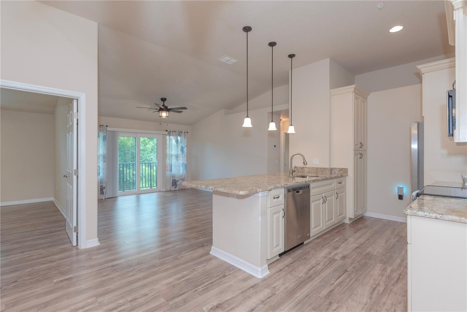 5065 ROYAL PALMS WAY 303