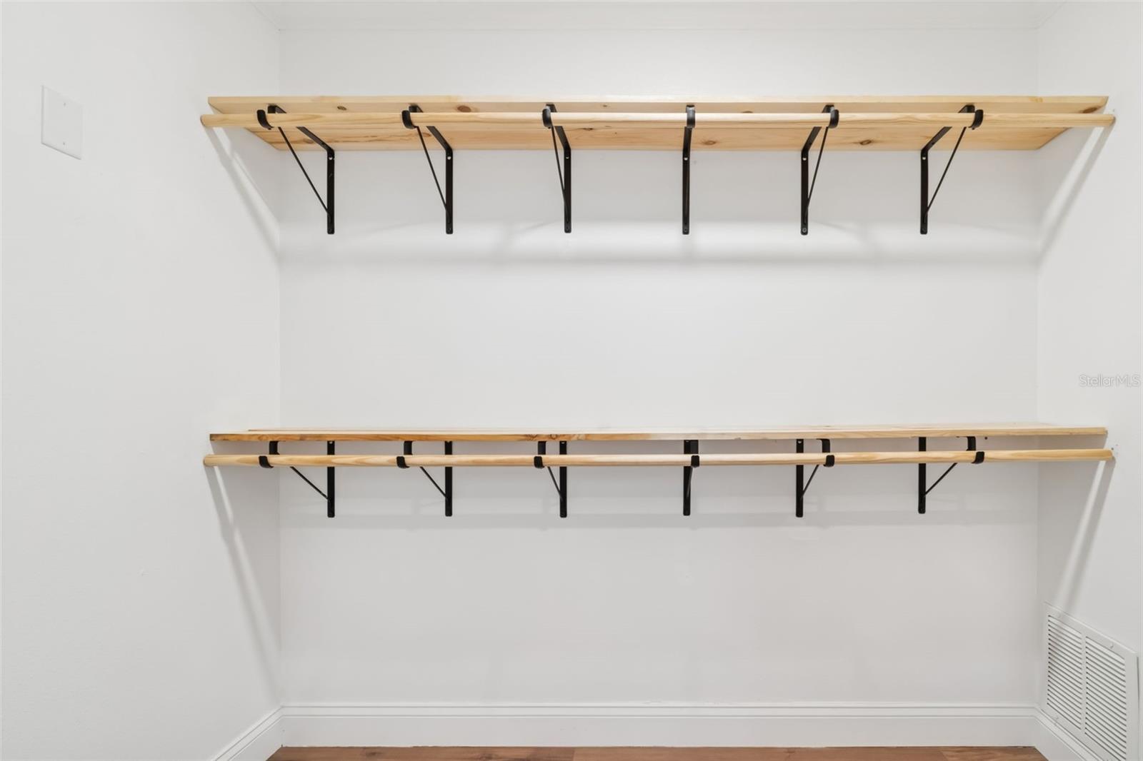 COUNTRY GENTLEMEN ACRES - Residential