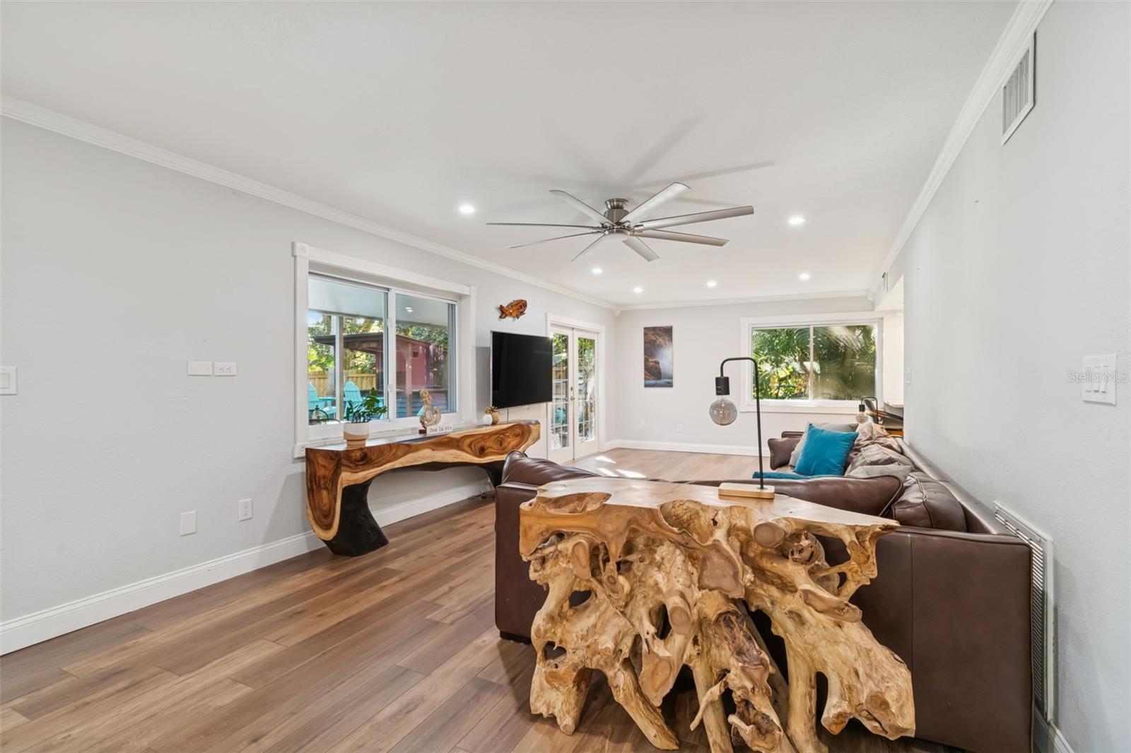 COUNTRY GENTLEMEN ACRES - Residential