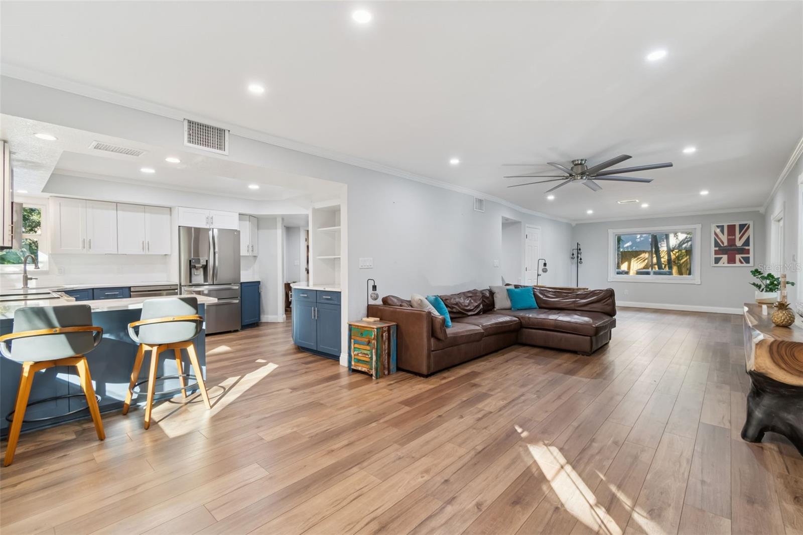 COUNTRY GENTLEMEN ACRES - Residential