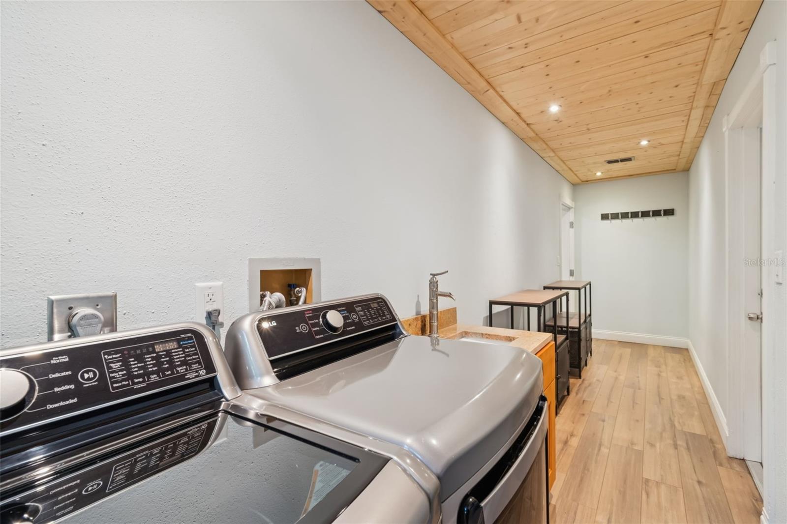 COUNTRY GENTLEMEN ACRES - Residential