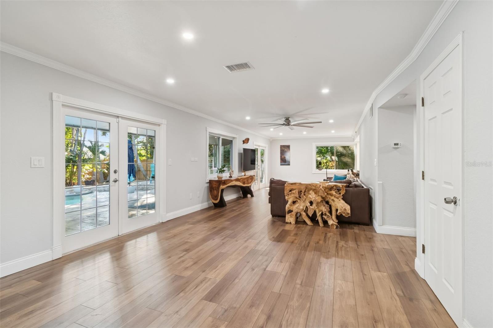 COUNTRY GENTLEMEN ACRES - Residential