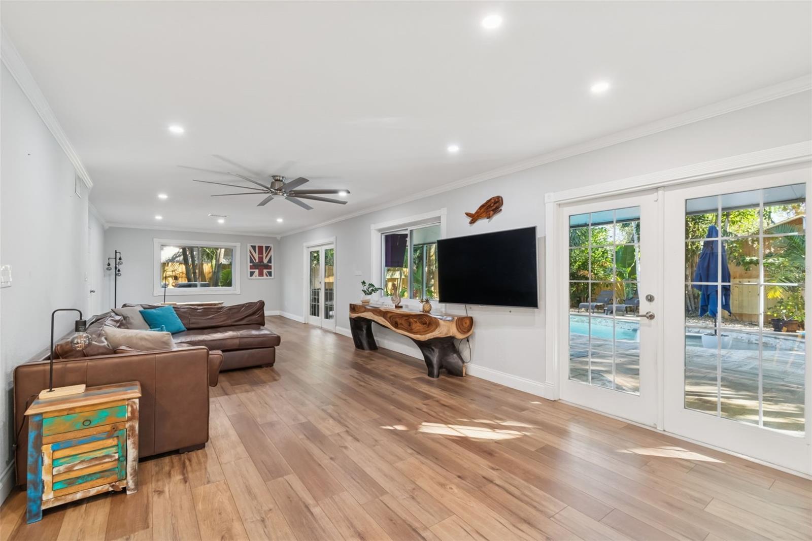 COUNTRY GENTLEMEN ACRES - Residential