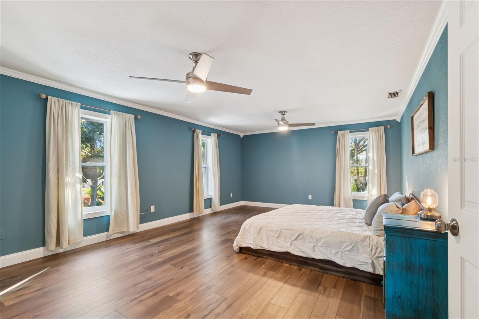 COUNTRY GENTLEMEN ACRES - Residential