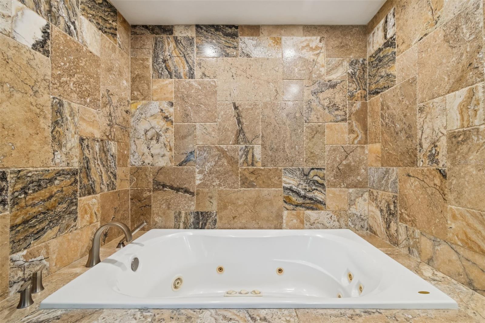 COUNTRY GENTLEMEN ACRES - Residential