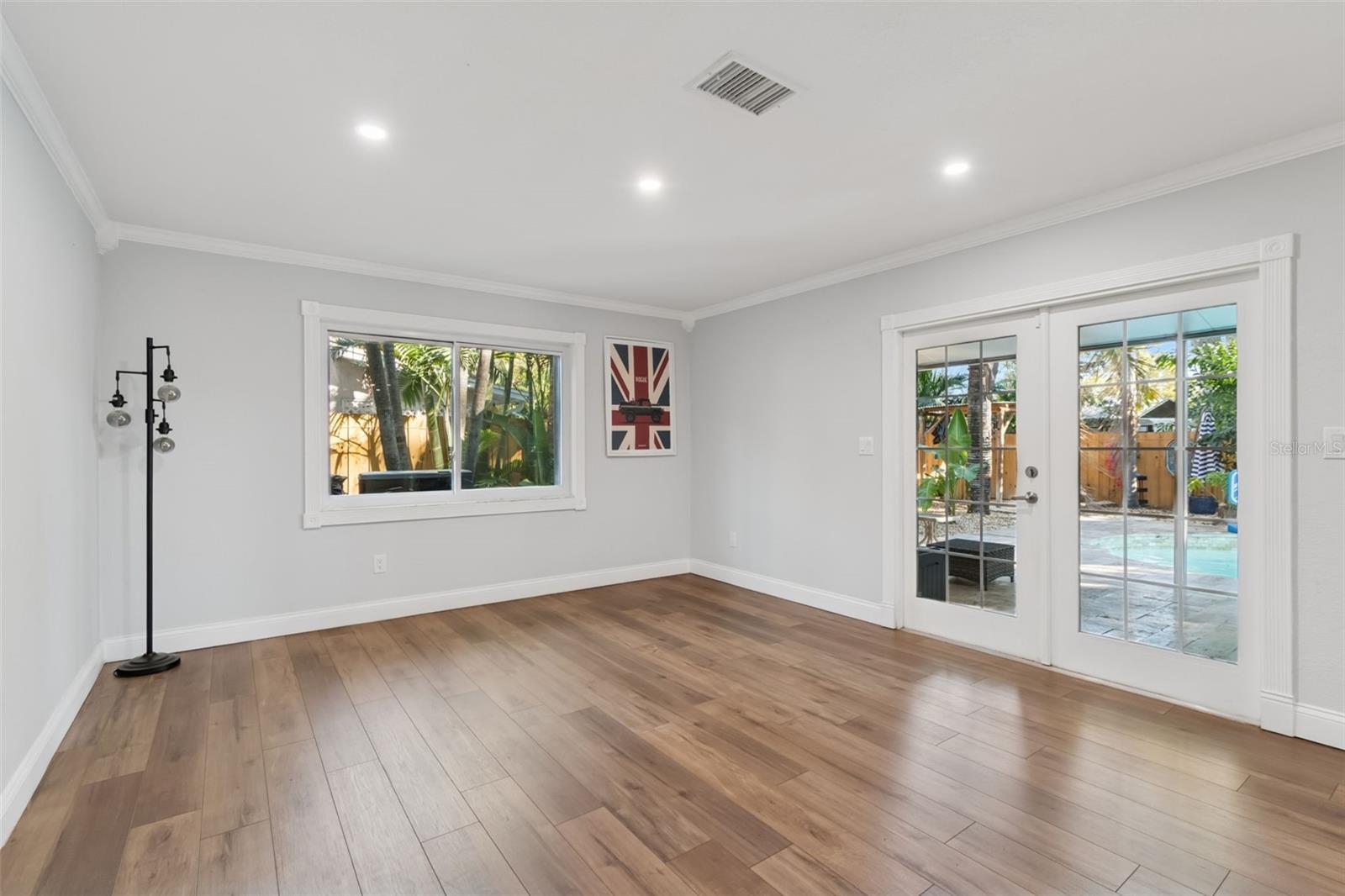 COUNTRY GENTLEMEN ACRES - Residential