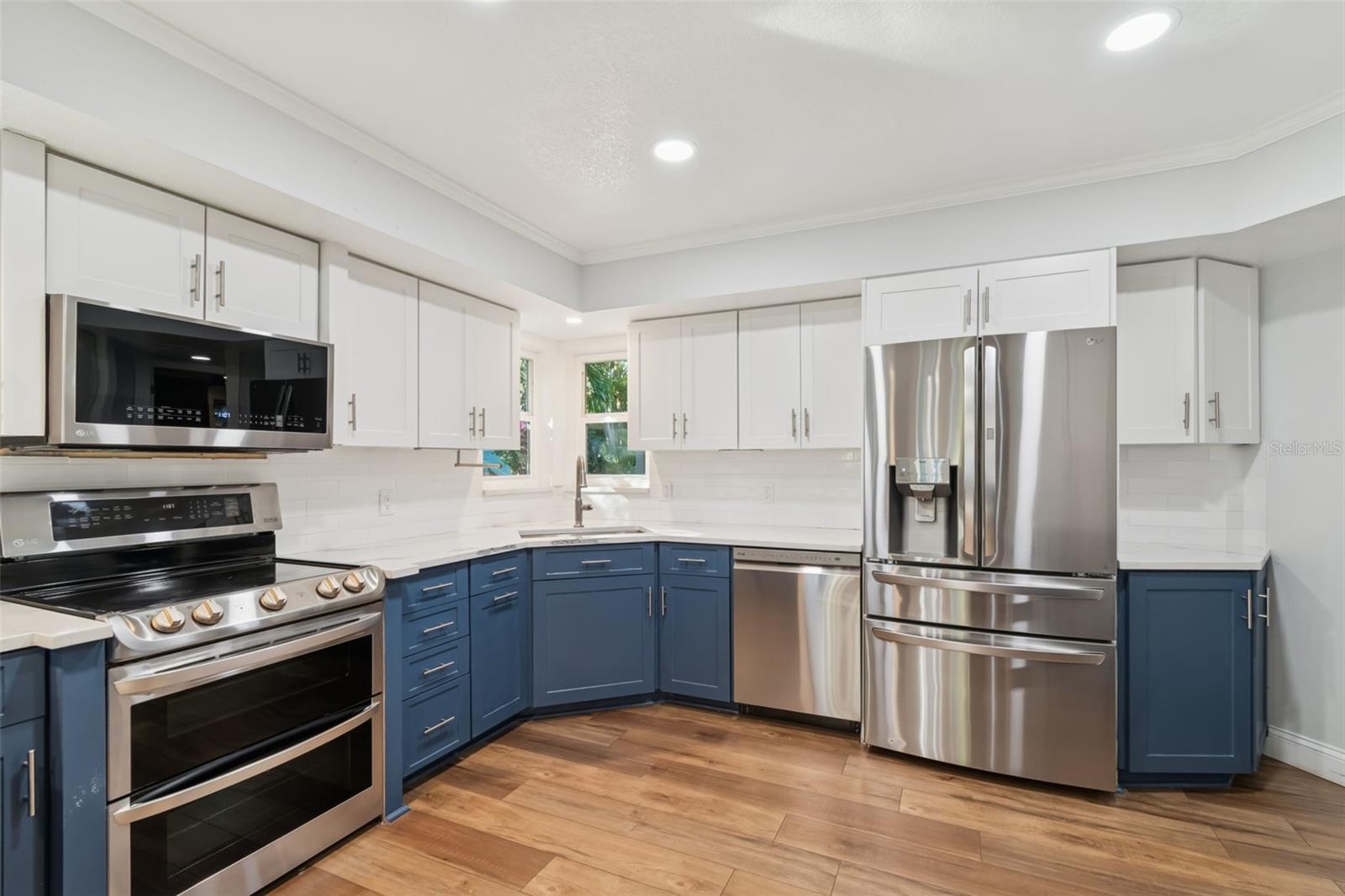 COUNTRY GENTLEMEN ACRES - Residential