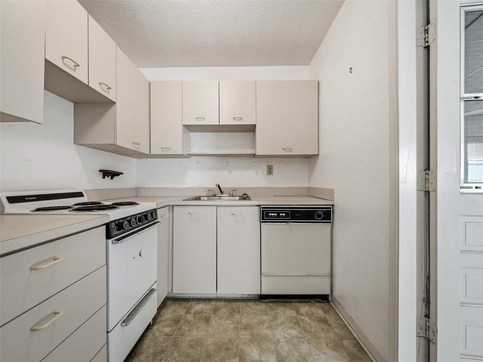 NEW SMYRNA BEACH - Residential