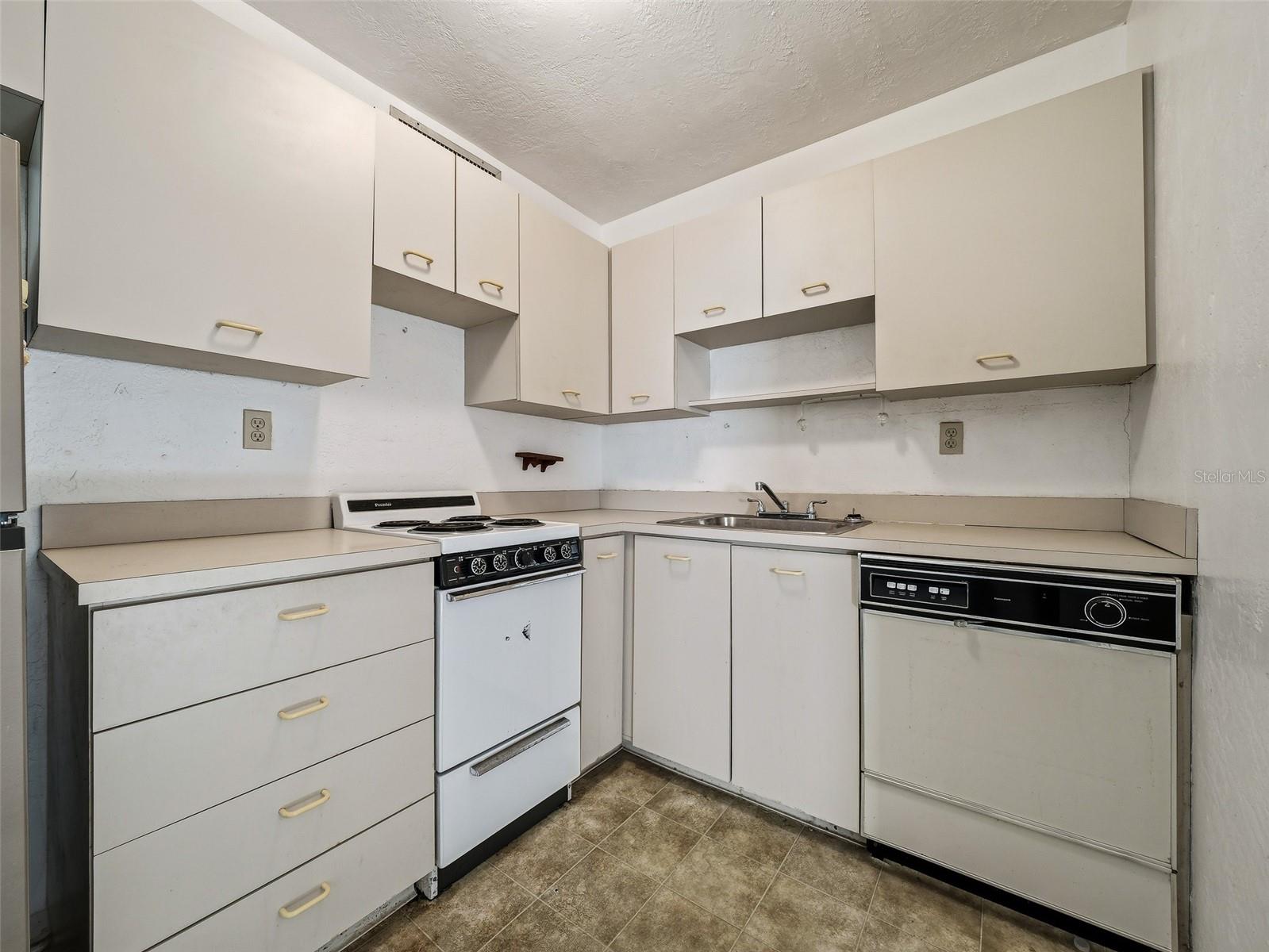 NEW SMYRNA BEACH - Residential