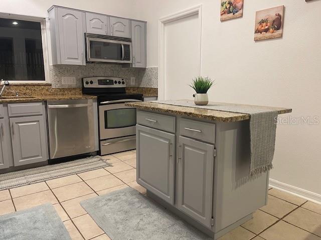 HUNTERS CREEK TR 350 PH 01 - Residential Lease