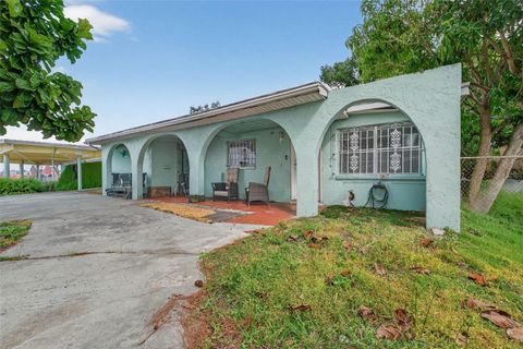 Photo of 6207 Blossom Avenue, Tampa, FL 33614 (MLS # O6352379) Photo of 6207 Blossom Avenue, Tampa, FL 33614 (MLS # O6352379)