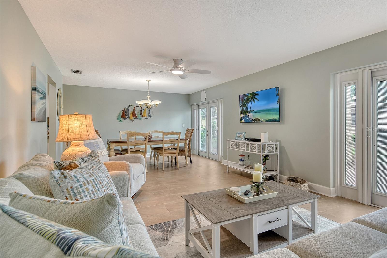 WHISPERING SANDS - Residential