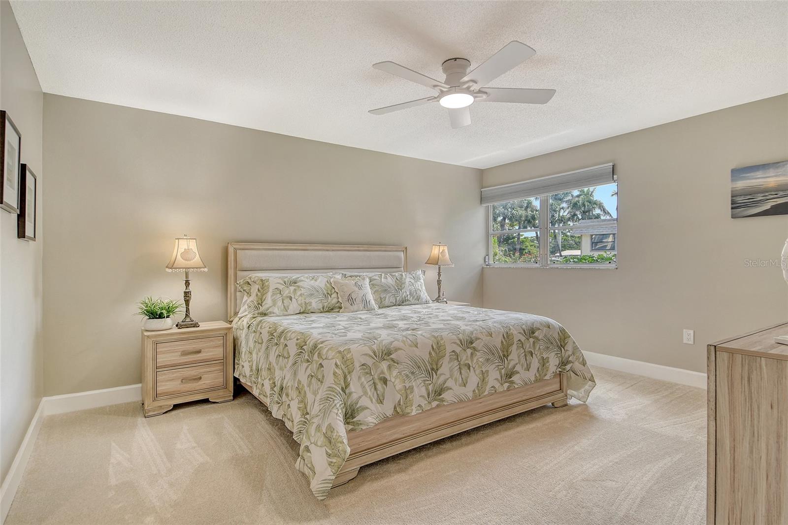 WHISPERING SANDS - Residential