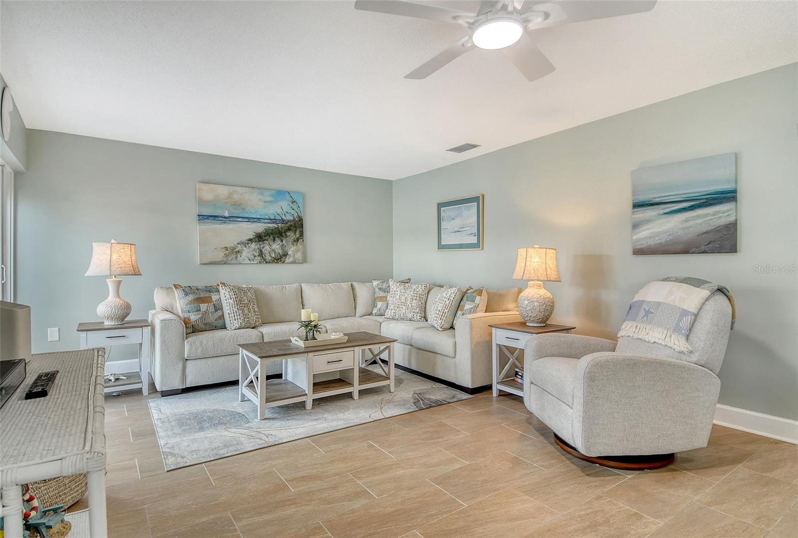 WHISPERING SANDS - Residential