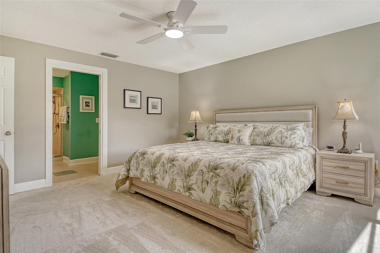 WHISPERING SANDS - Residential