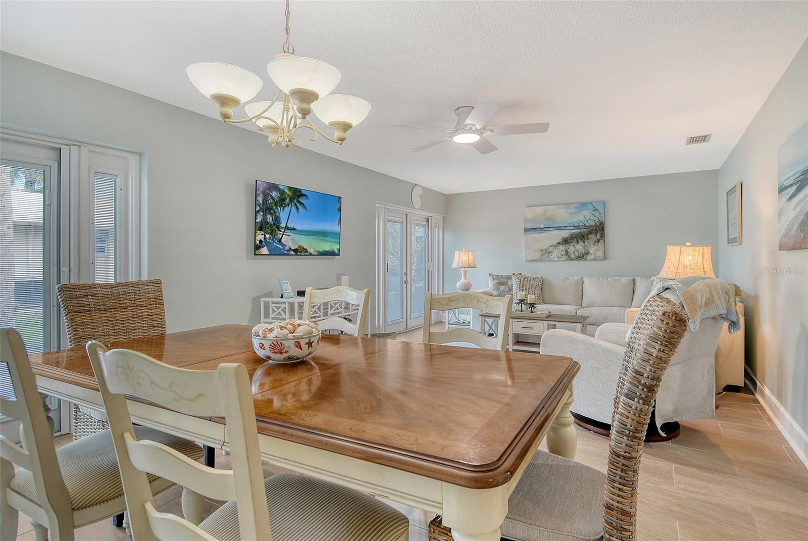 WHISPERING SANDS - Residential