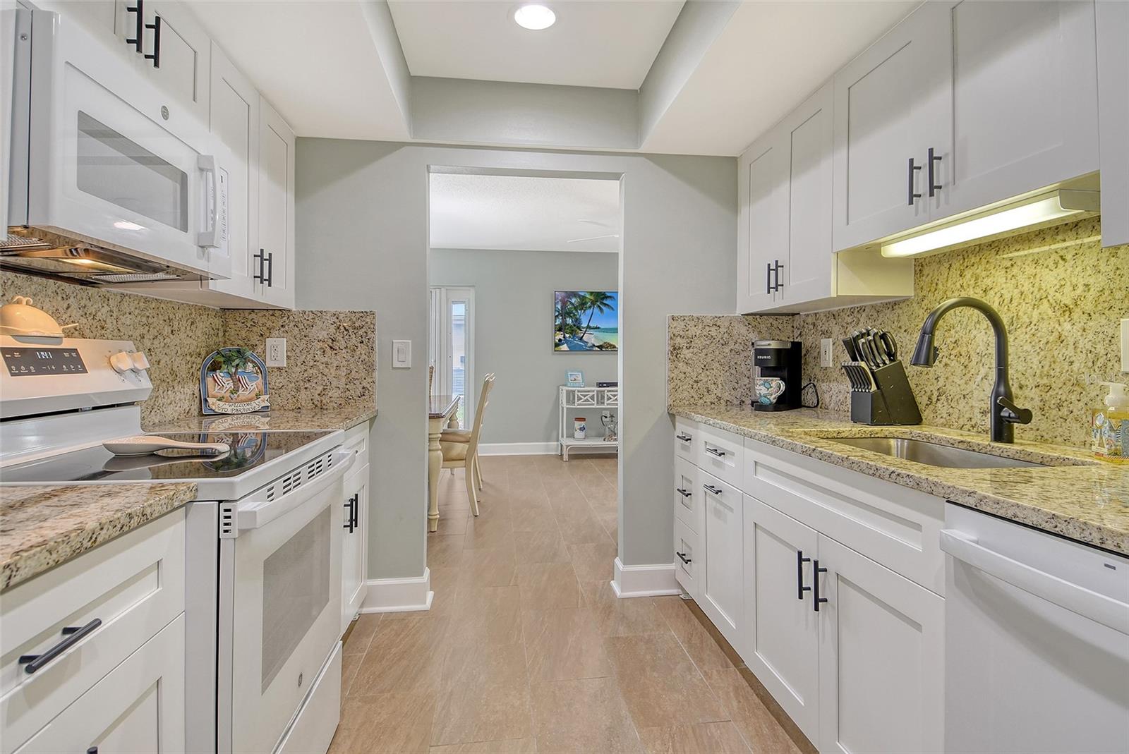 WHISPERING SANDS - Residential