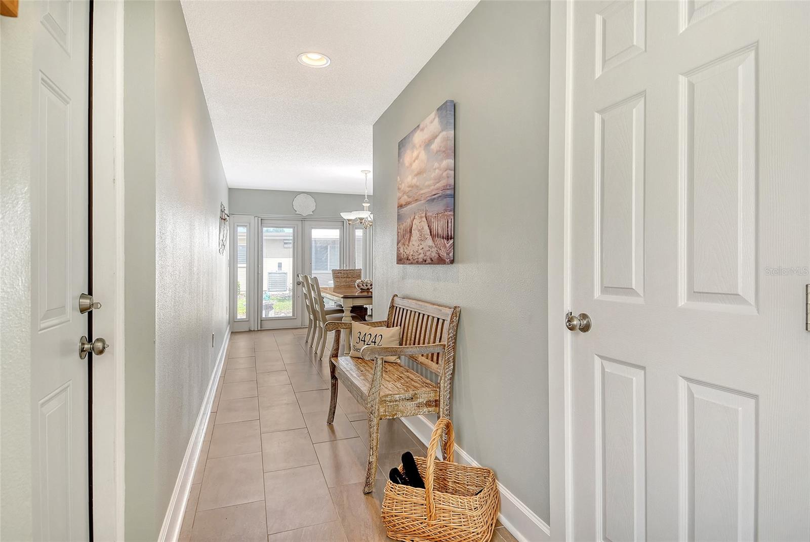 WHISPERING SANDS - Residential
