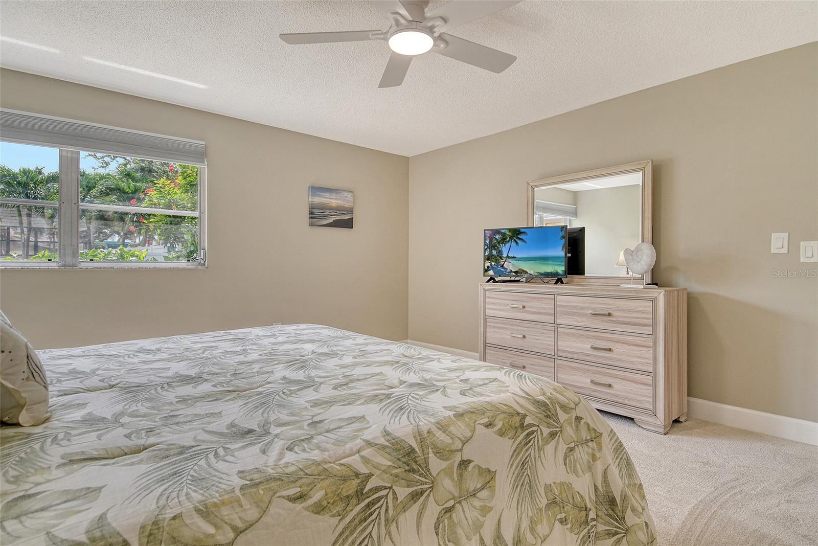 WHISPERING SANDS - Residential