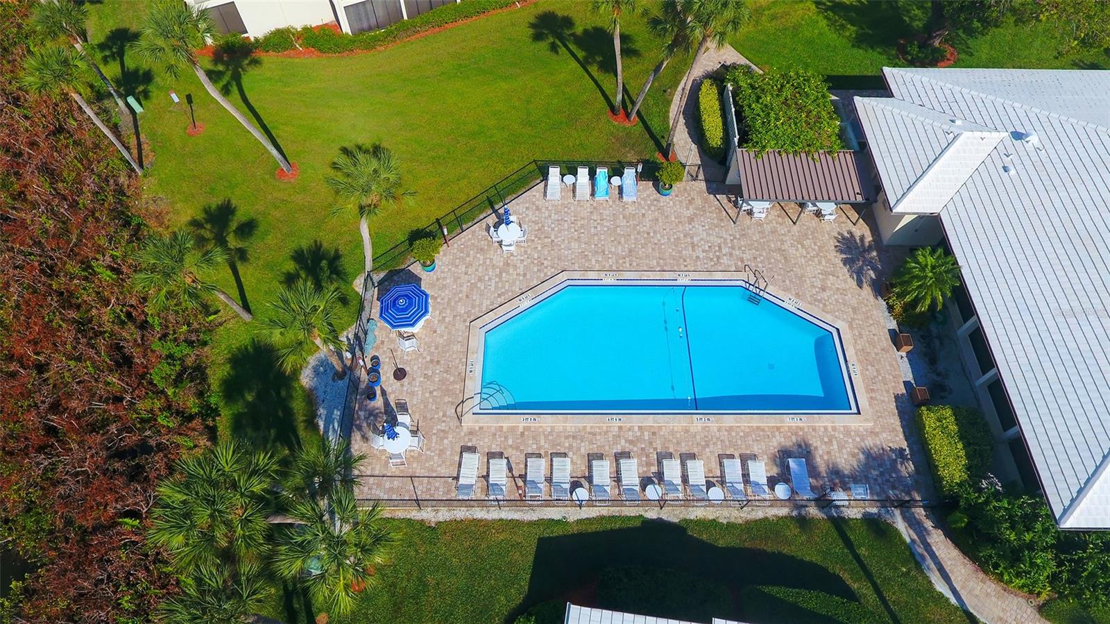 WHISPERING SANDS - Residential