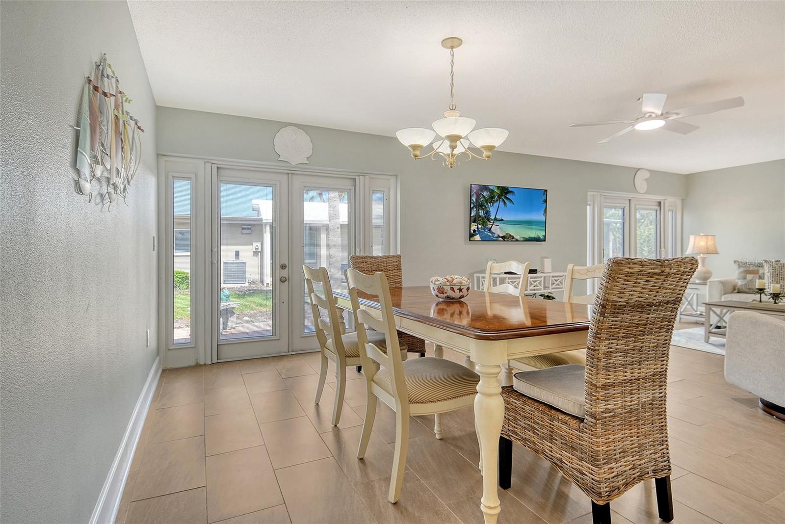 WHISPERING SANDS - Residential