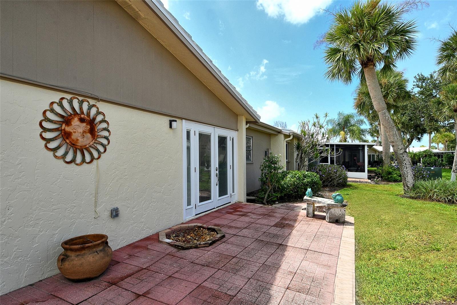 WHISPERING SANDS - Residential