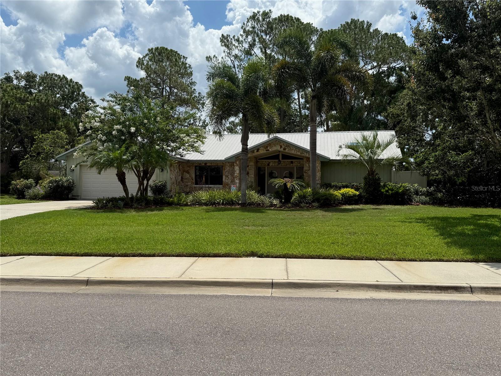 2215 TONIWOOD LANE