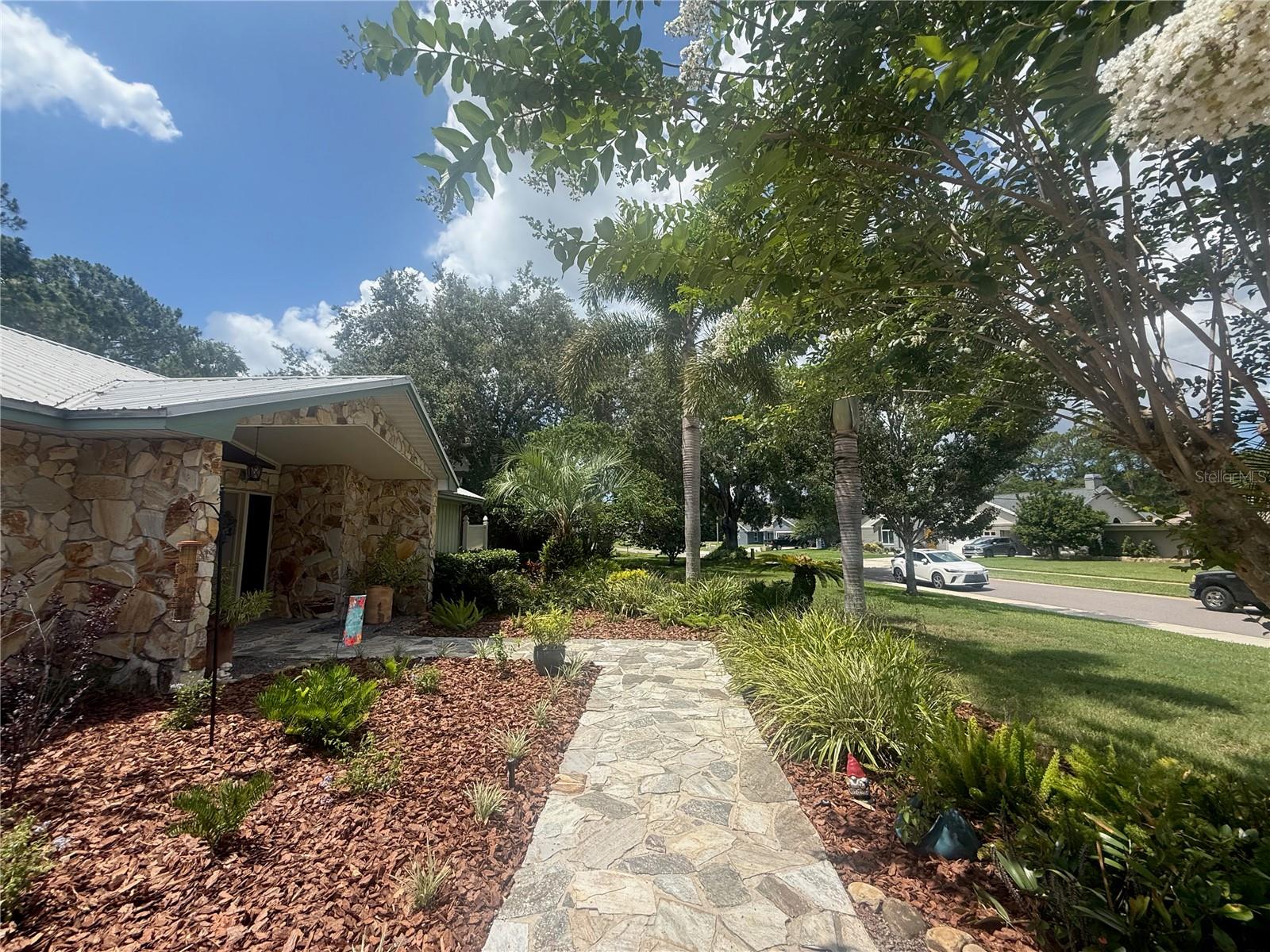 2215 TONIWOOD LANE