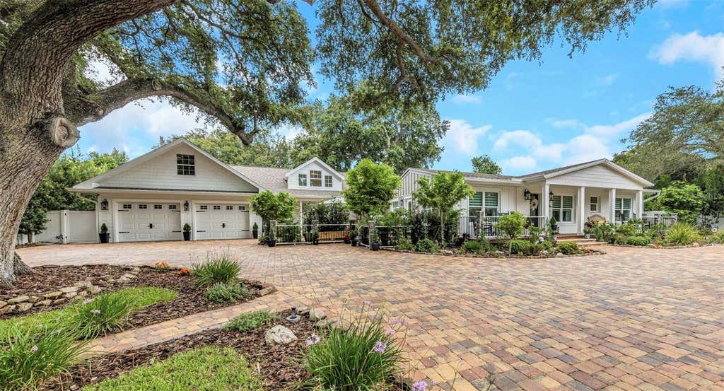 Photo of 411 Roebling Road S, Belleair, FL 33756 (MLS # TB8529827)