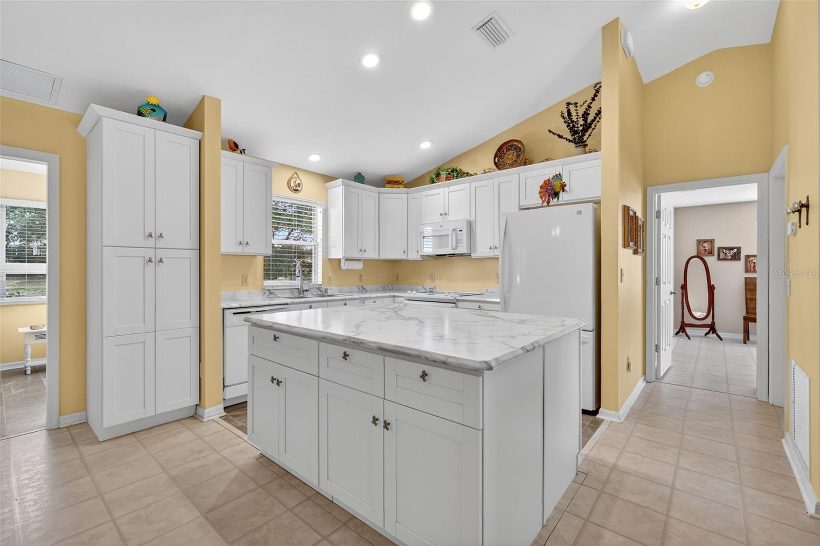 923 CAMINO DEL REY DRIVE