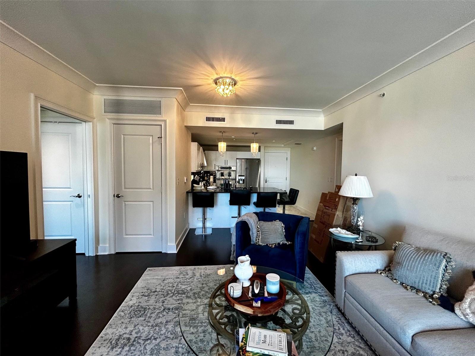 1350 MAIN RESIDENTIAL - Residential Lease