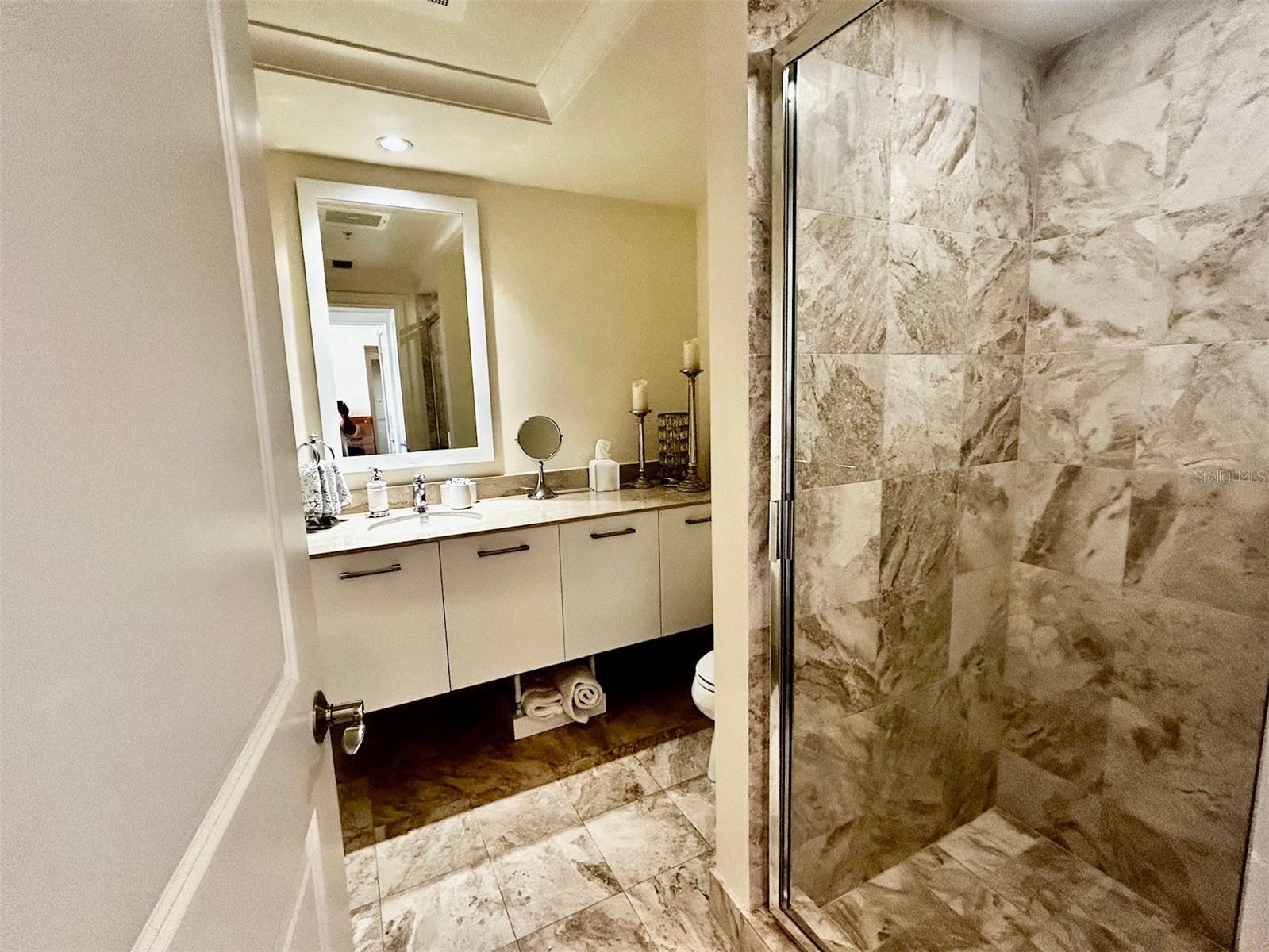 1350 MAIN RESIDENTIAL - Residential Lease