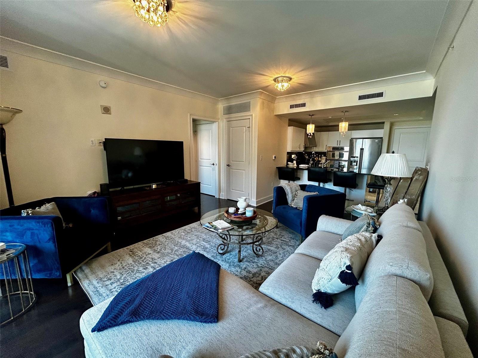 1350 MAIN RESIDENTIAL - Residential Lease