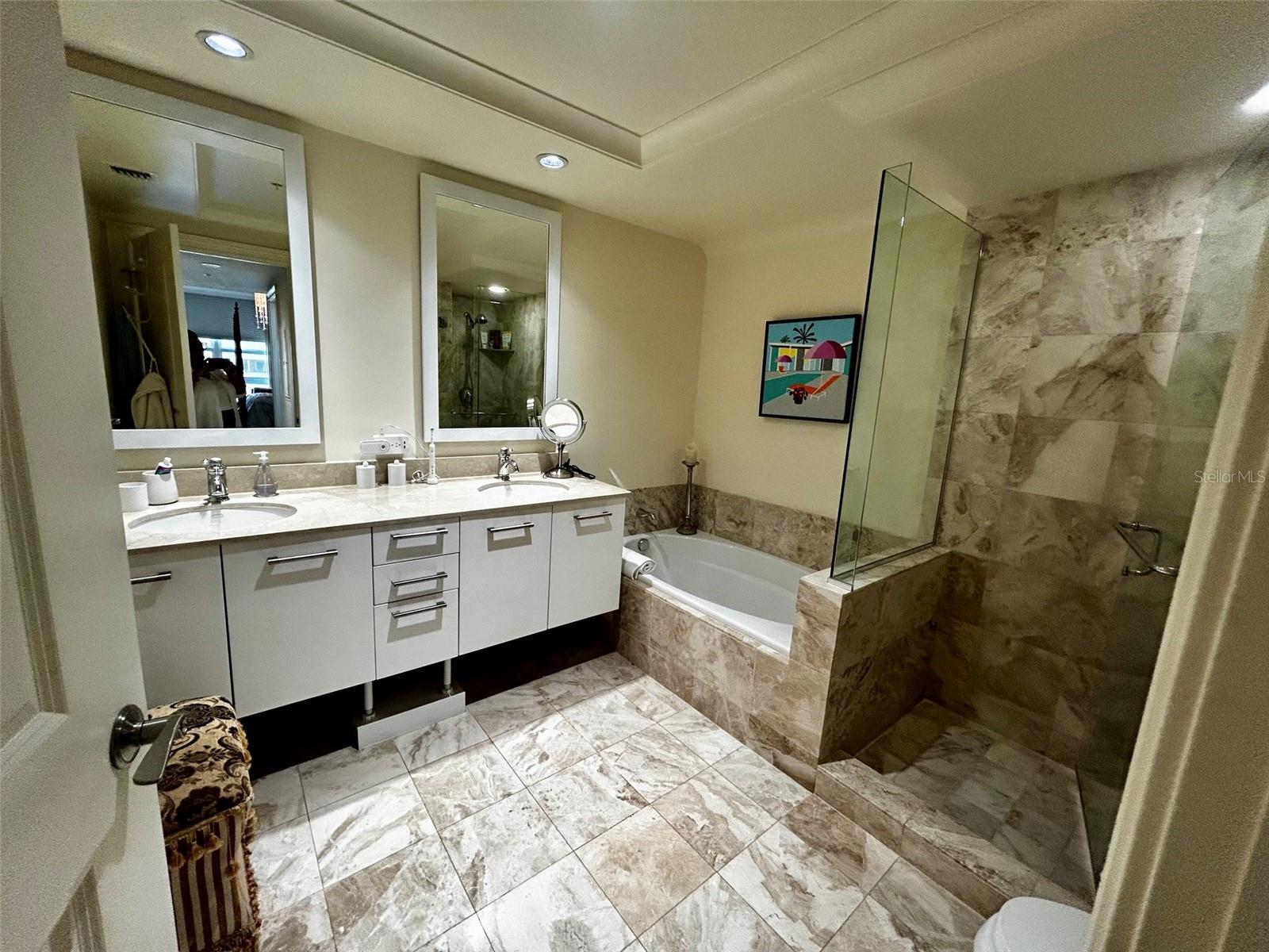 1350 MAIN RESIDENTIAL - Residential Lease