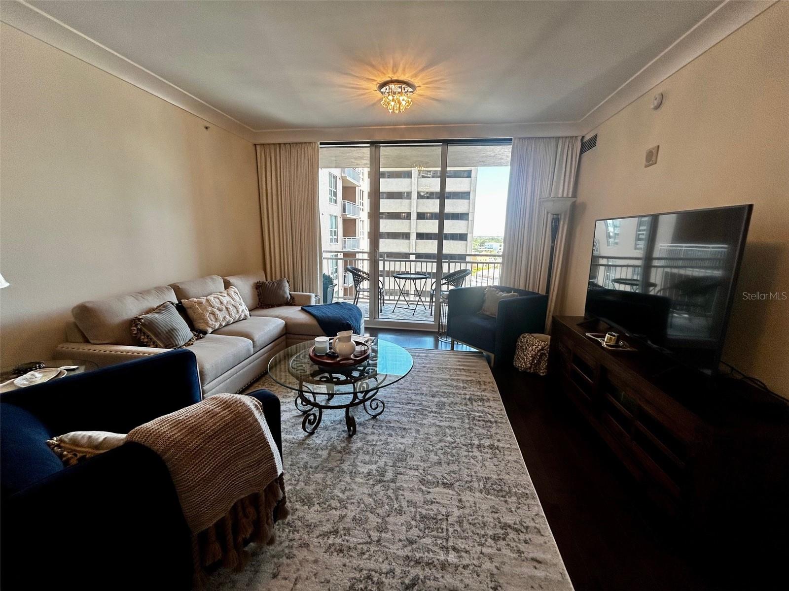 1350 MAIN RESIDENTIAL - Residential Lease